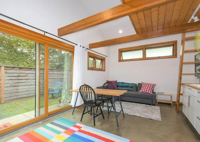 Private Studio, Lofted Bed, Soaking Tub & Patio