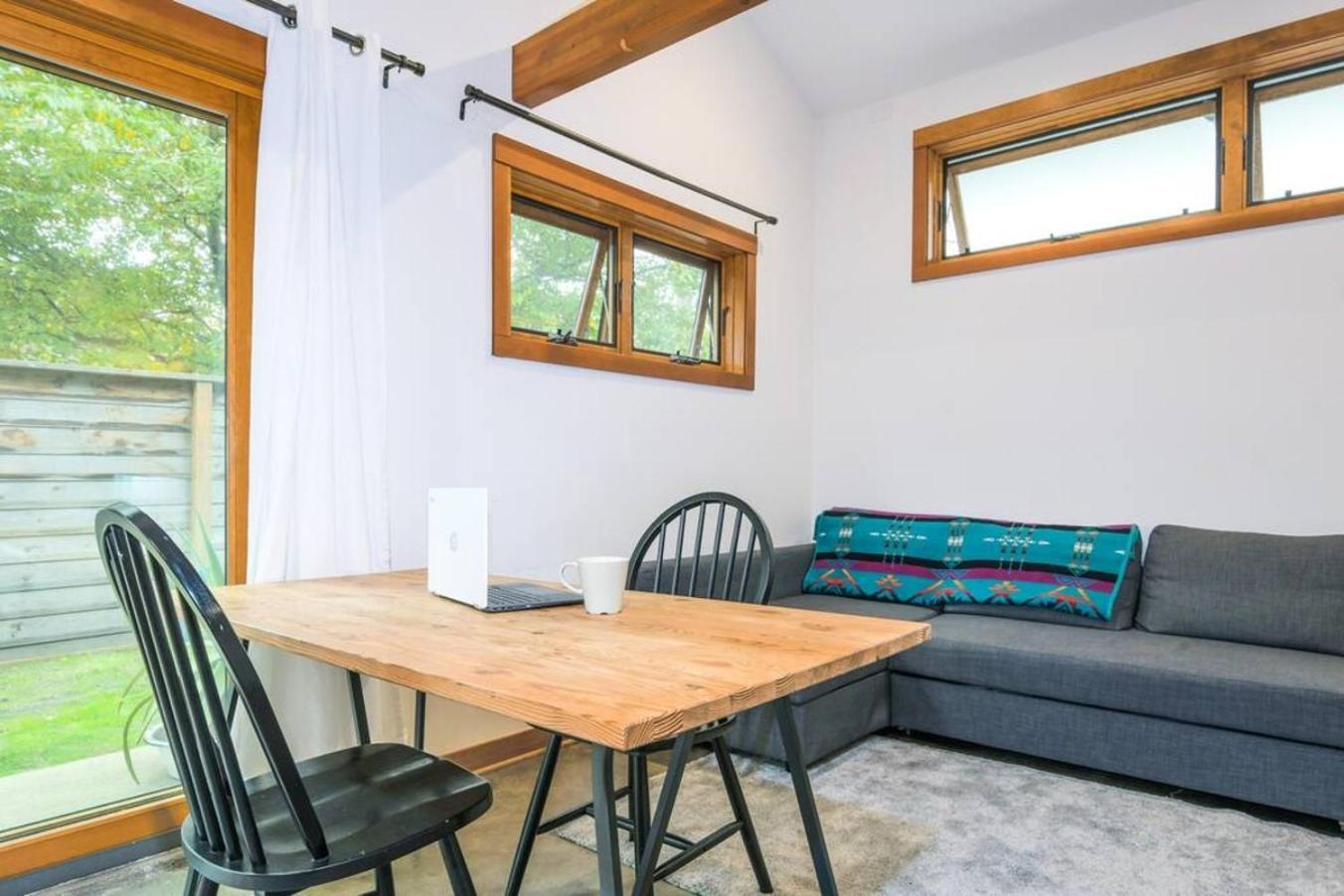 Private Studio, Lofted Bed, Soaking Tub & Patio Portland