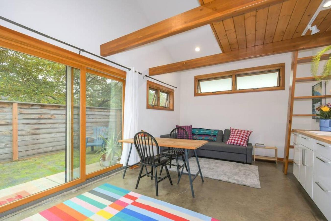 Private Studio, Lofted Bed, Soaking Tub & Patio *